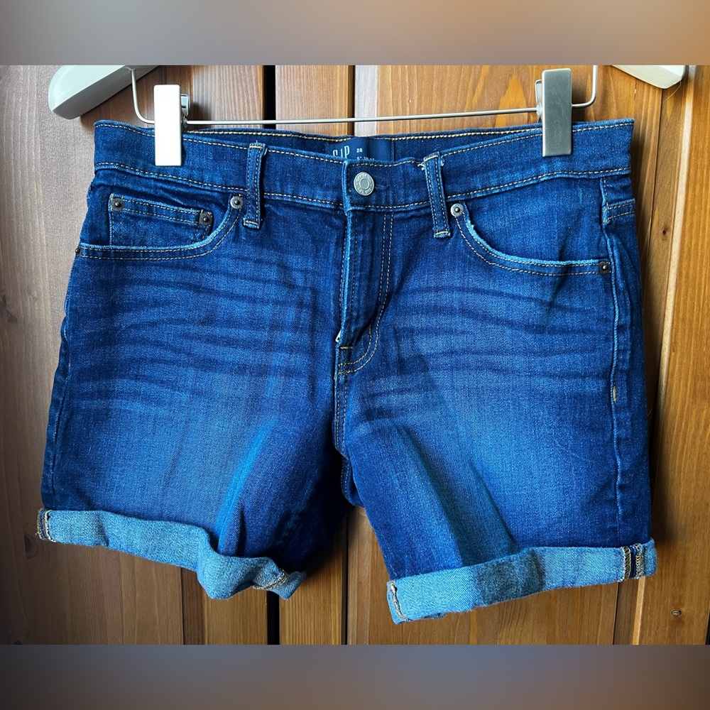 GAP denim shorts Size 28 (waist 15”)